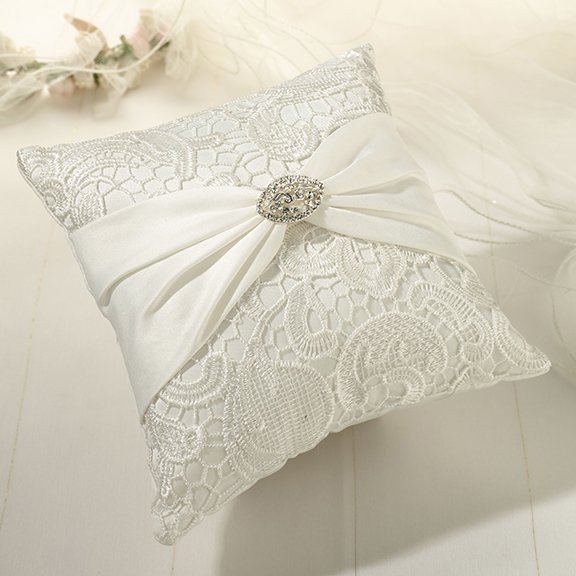 Cream Lace Ring Pillow