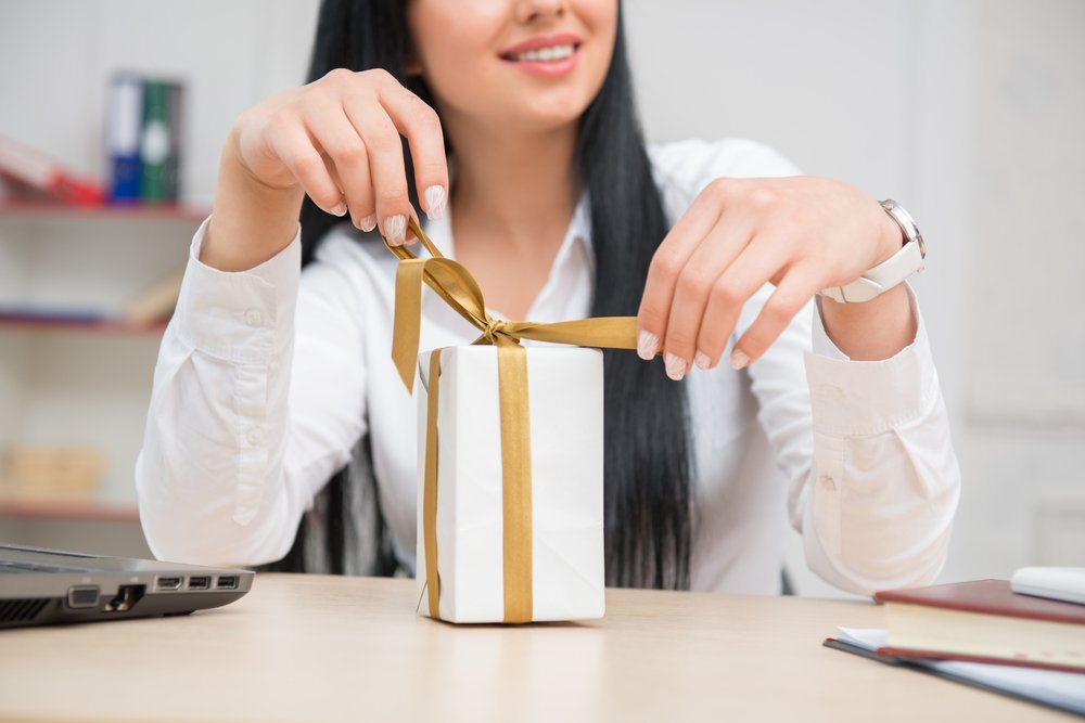 7 Reasons To Give Corporate Gifts To Advance Brand Awareness And Profit