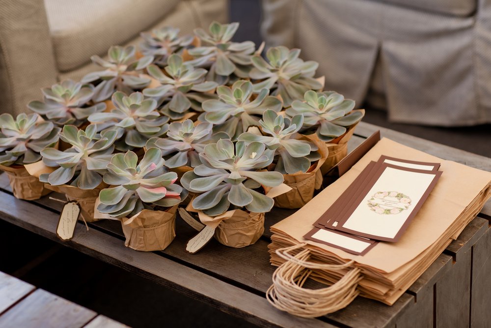 Choosing the Right Wedding Favors Based on Your Wedding Location