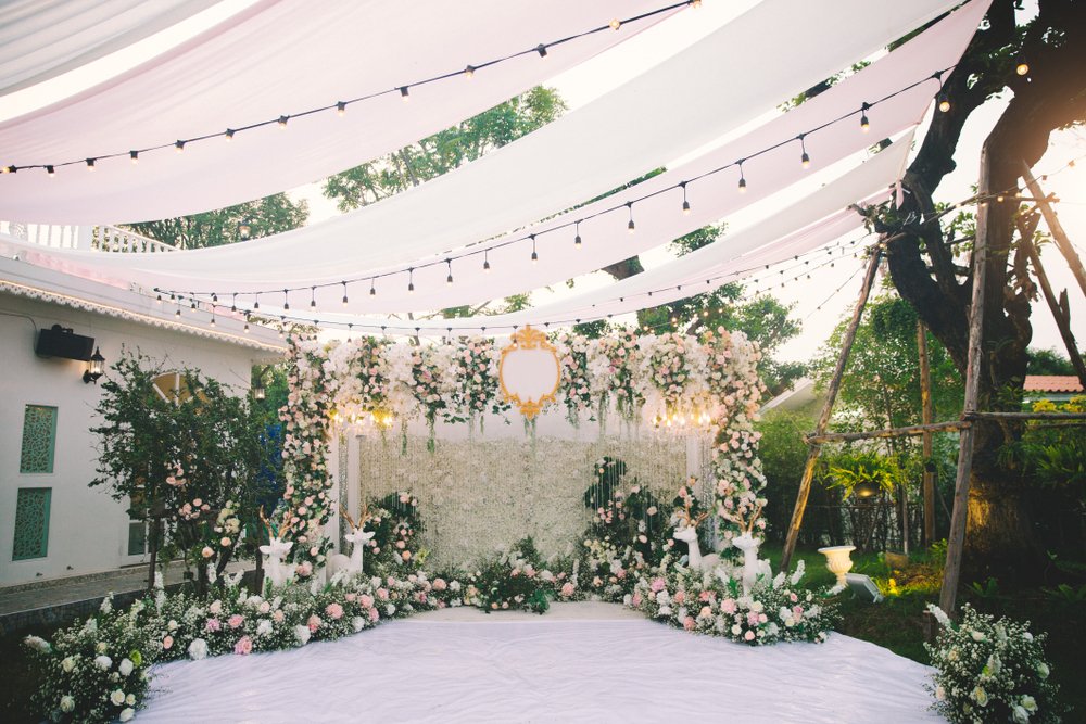 Having A Beach Or Outdoor Rustic Wedding? Seven Tent Ideas Worth Investing